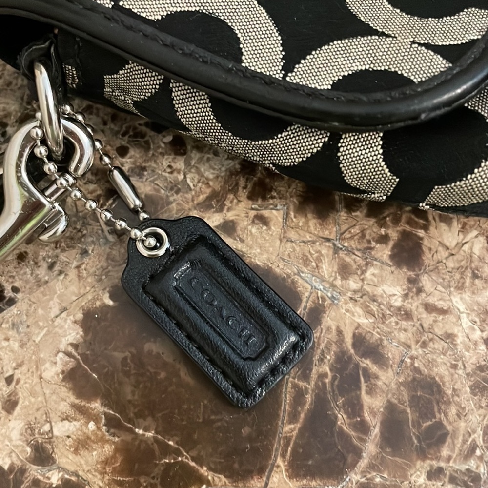 Large Coach wristlet - Picture 7 of 11